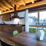 Küche & Esstisch - Kitchen & Dining Table